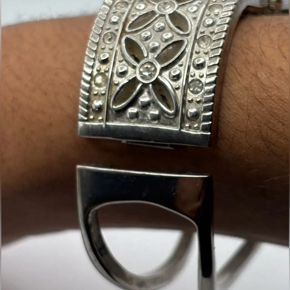 Vintage Women’s Silver Watch Cuff Easy Off Studio Time Piece Stainless Steele - Picture 5 of 5